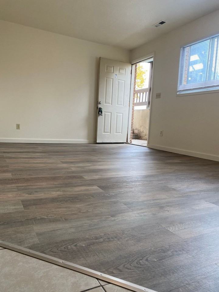 459 S 200 E - Photo 2 of 5