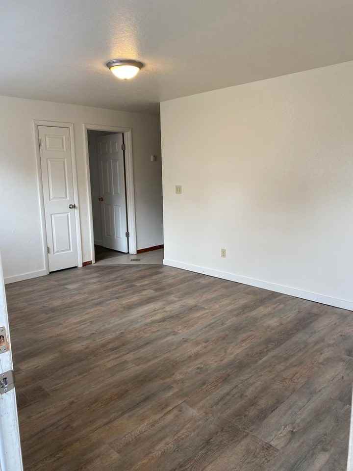 459 S 200 E - Photo 3 of 5