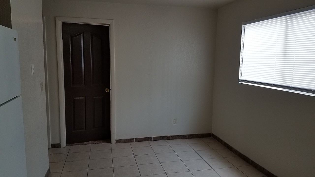 459 S 200 E - Photo 4 of 5