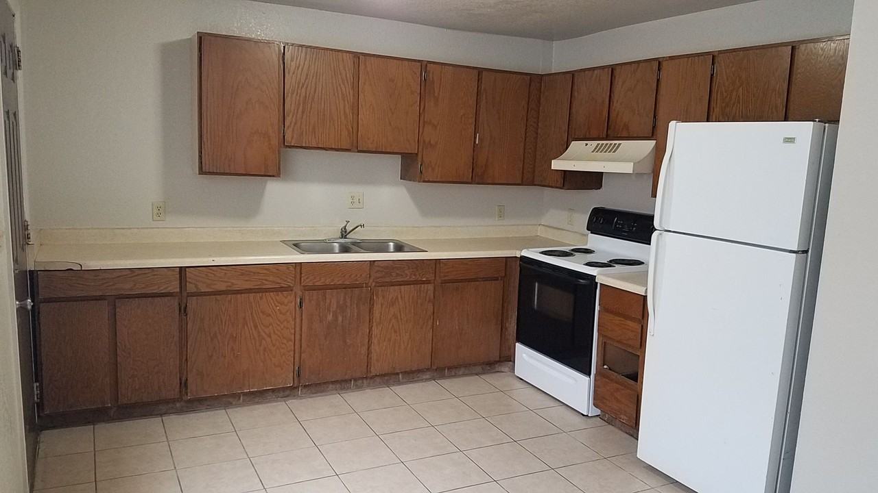 459 S 200 E - Photo 5 of 5