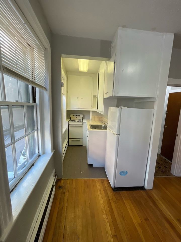 41 Anderson St #21K - Photo 2 of 9