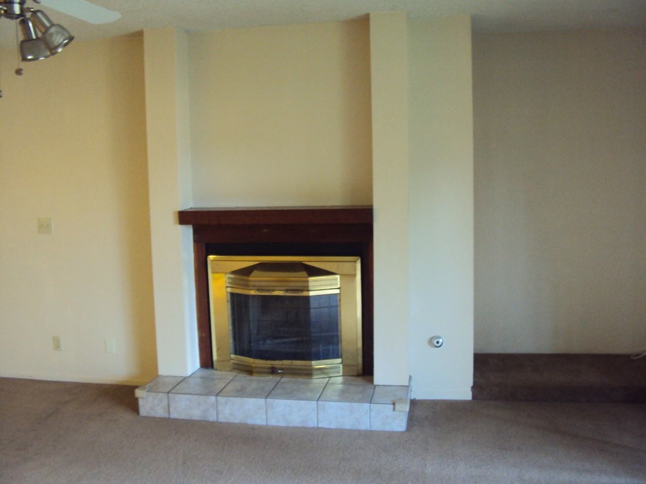 236 N Crenshaw St - Photo 2 of 12