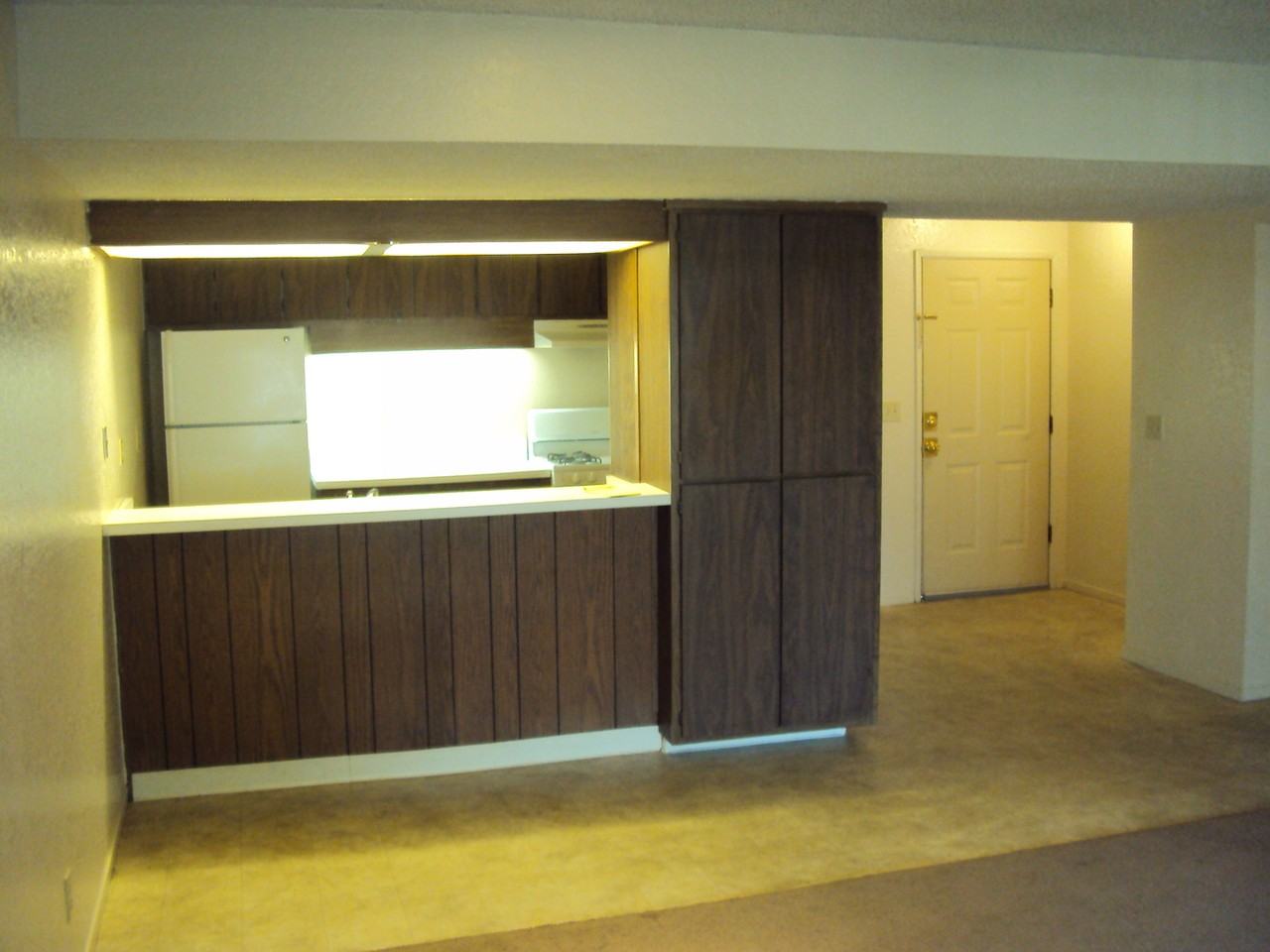 236 N Crenshaw St - Photo 4 of 12