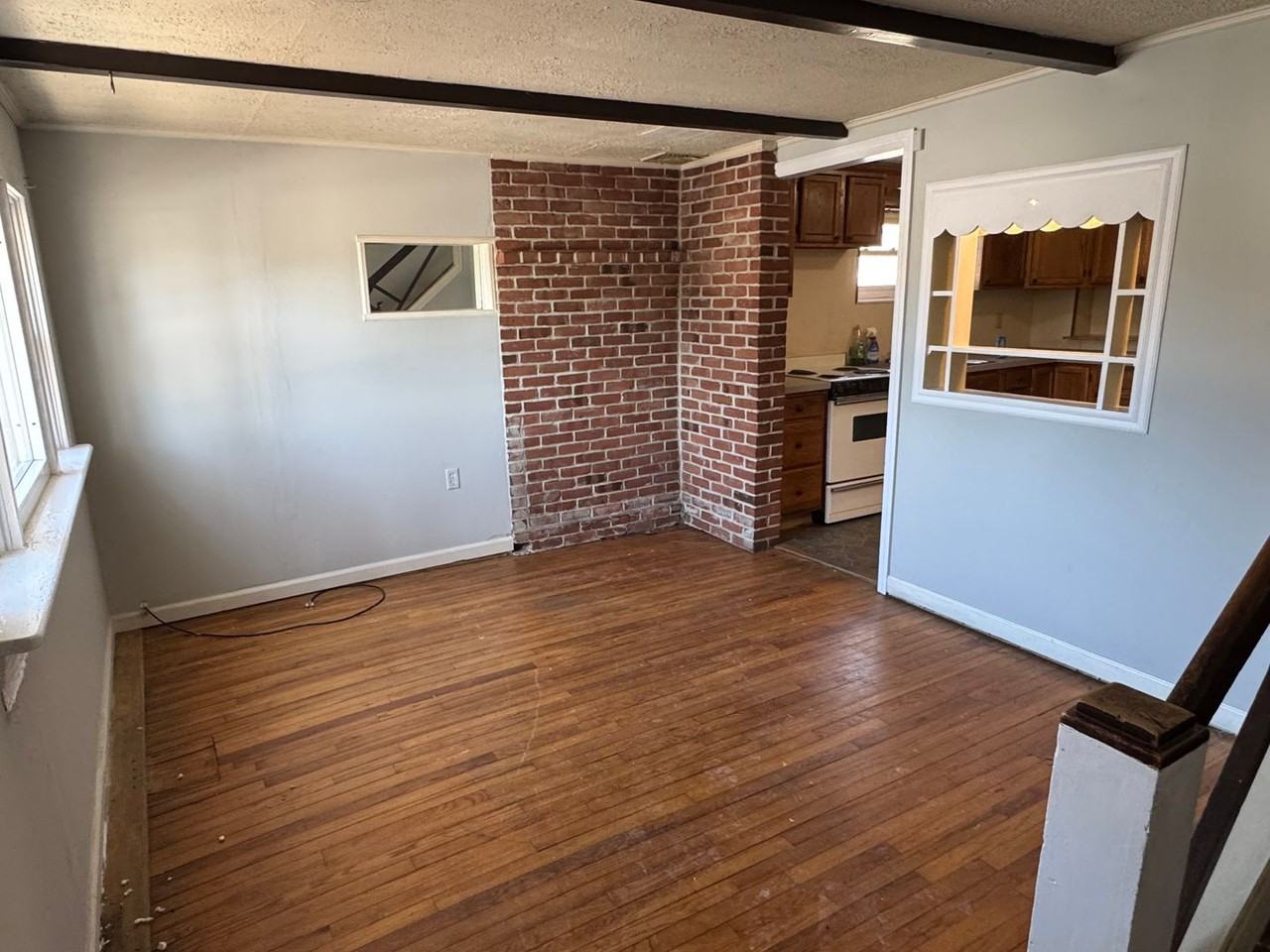 75 Reiker Ave - Photo 5 of 17