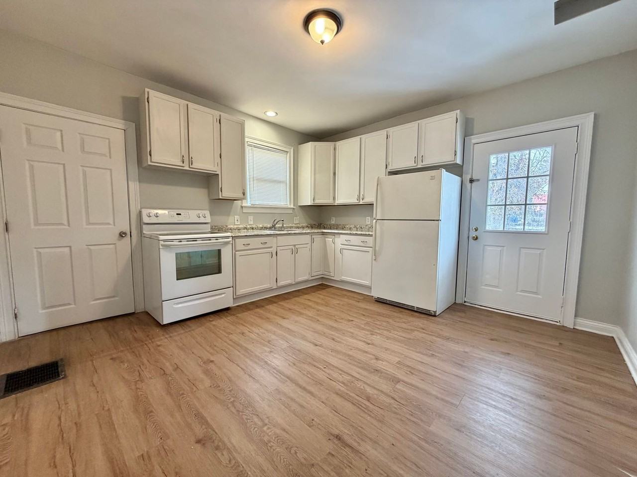 6308 Sierra St - Photo 5 of 8