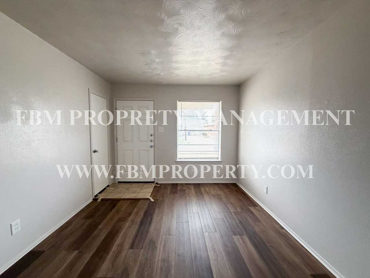 501 W Gilmer St #7 - Photo 4 of 17