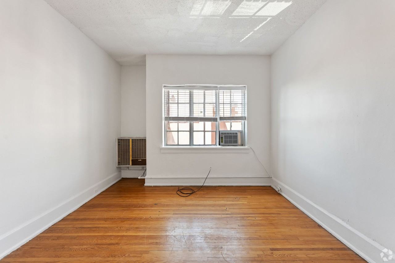 Montrose and Montclair - Photo 6 of 8