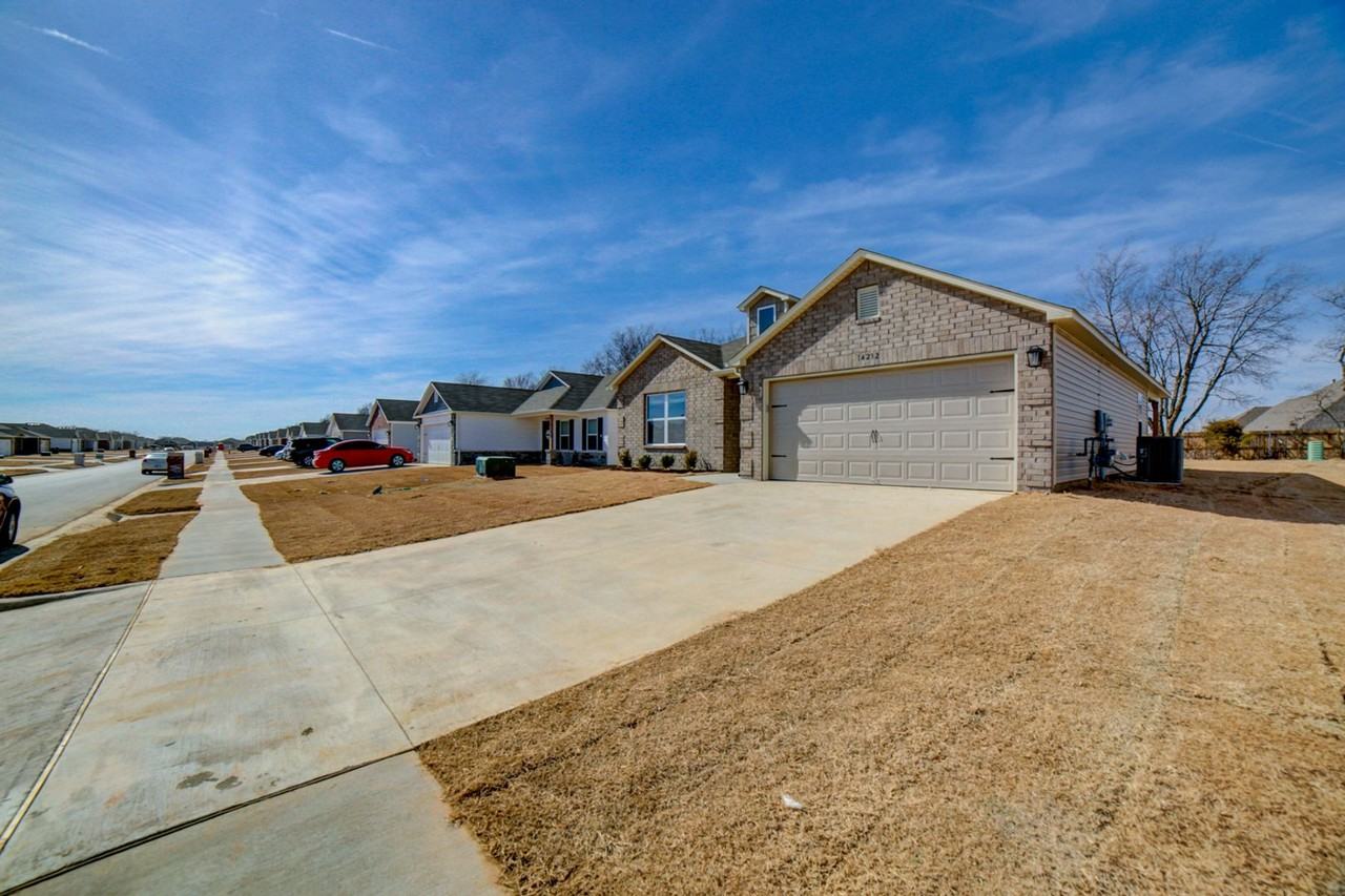 14232 N 73rd East Ave - Photo 3 of 31