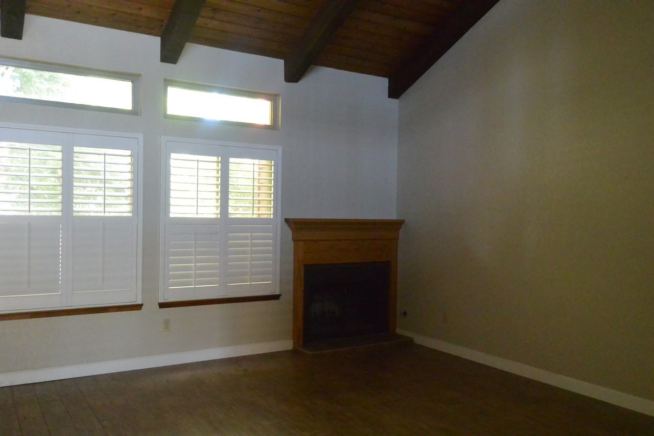 1933 S Royal Oaks Dr - Photo 2 of 19