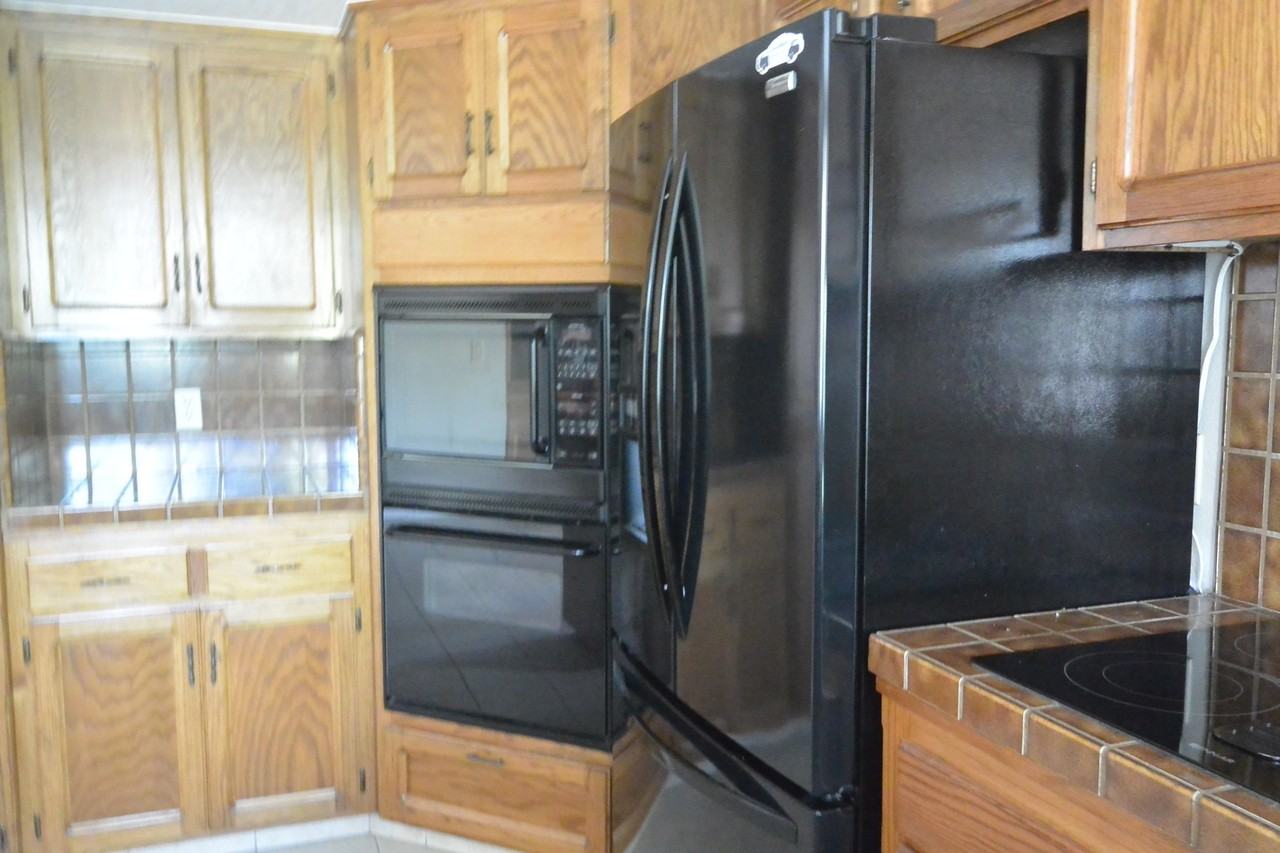 1933 S Royal Oaks Dr - Photo 6 of 19