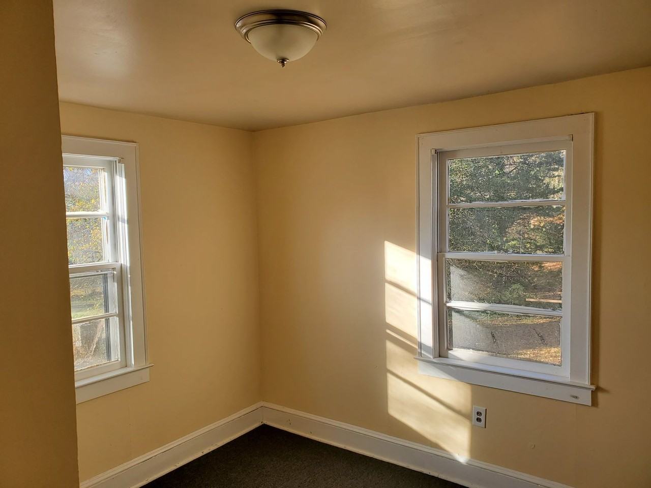 140 Glenn Rd - Photo 2 of 10