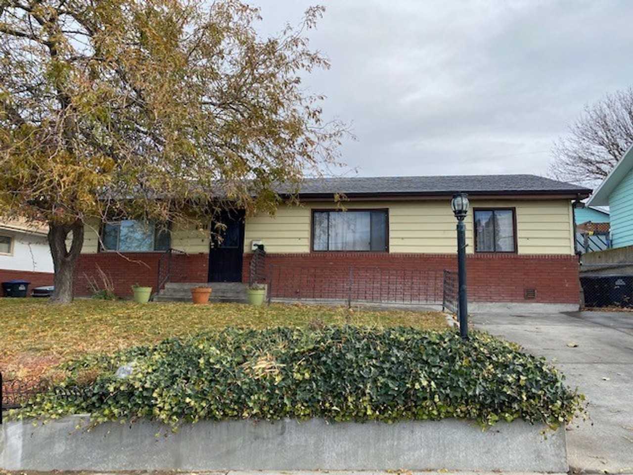 1111 S Baker St - Photo 3 of 18