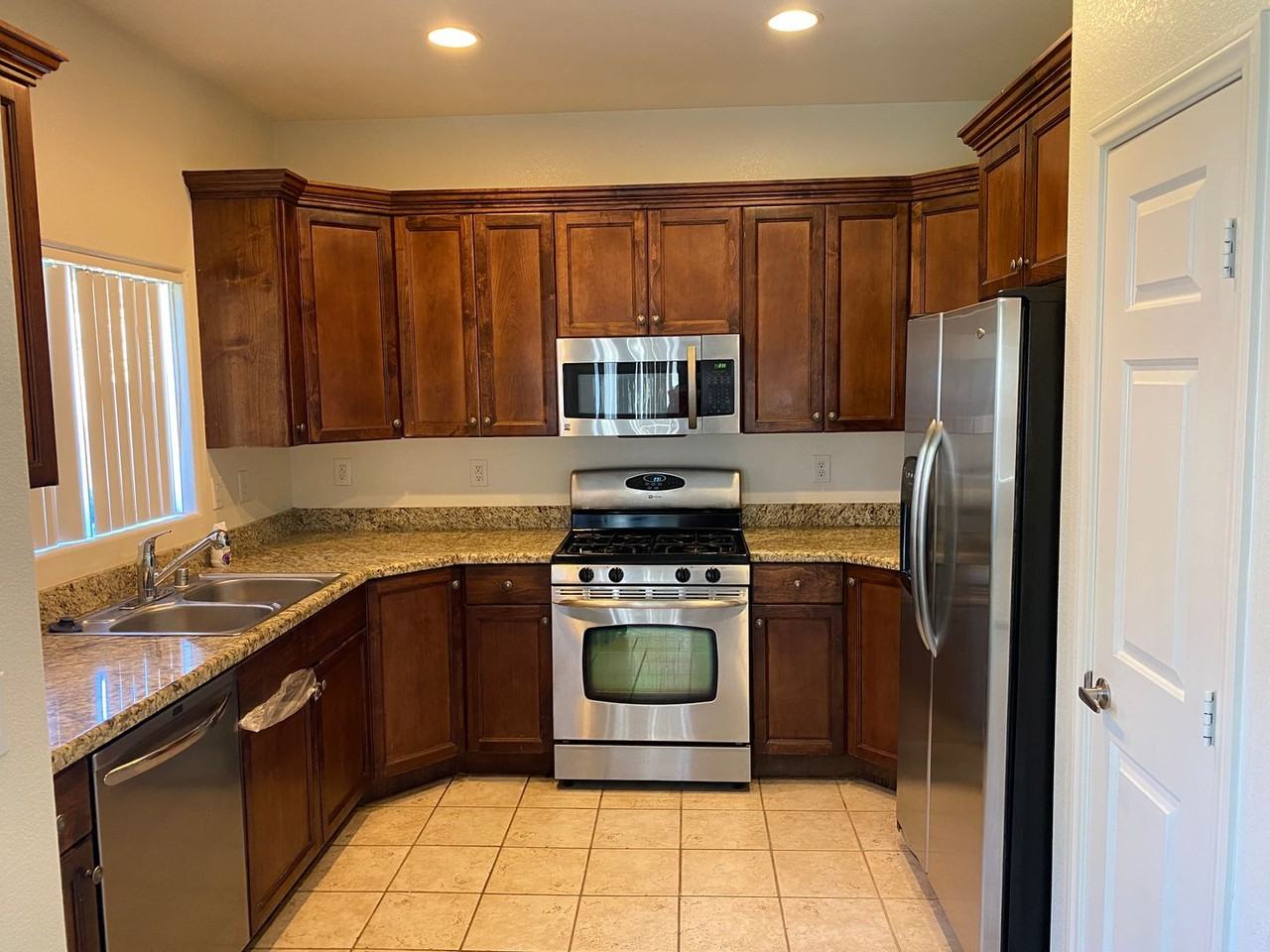 856 Park Walk Ave - Photo 4 of 10