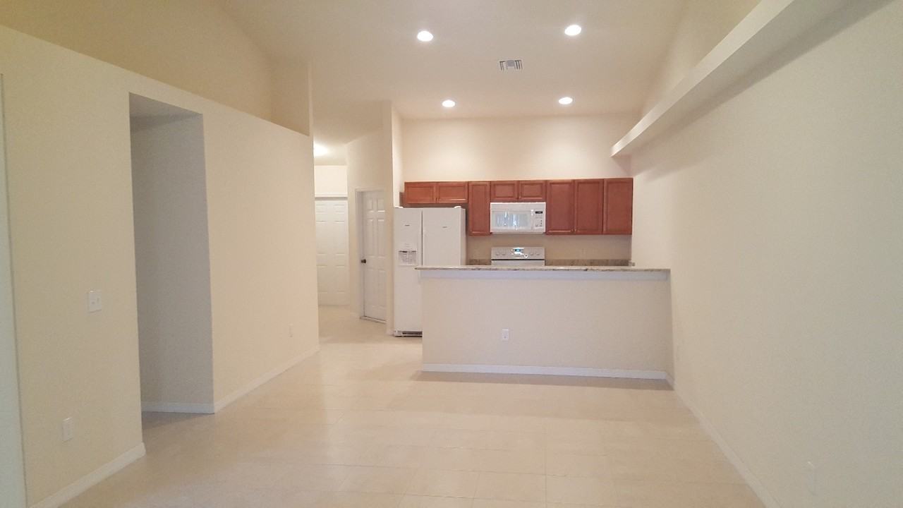 844 Sw 39th Ter - Photo 3 of 15