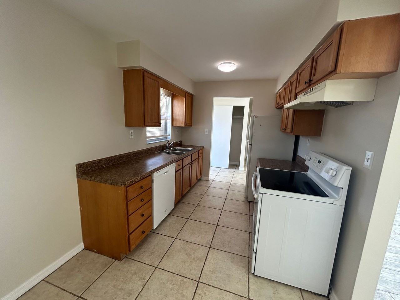 13461 5th St - Photo 5 of 23