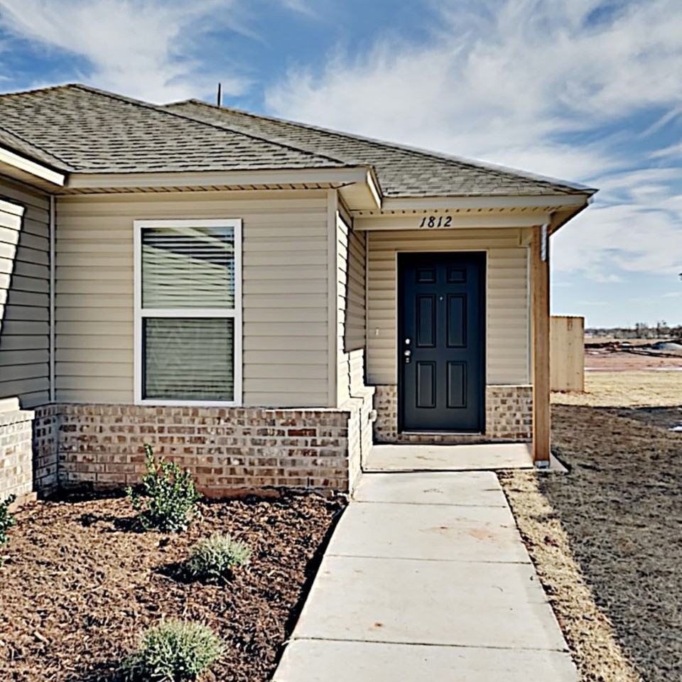 1812 Sloane Dr - Photo 2 of 16