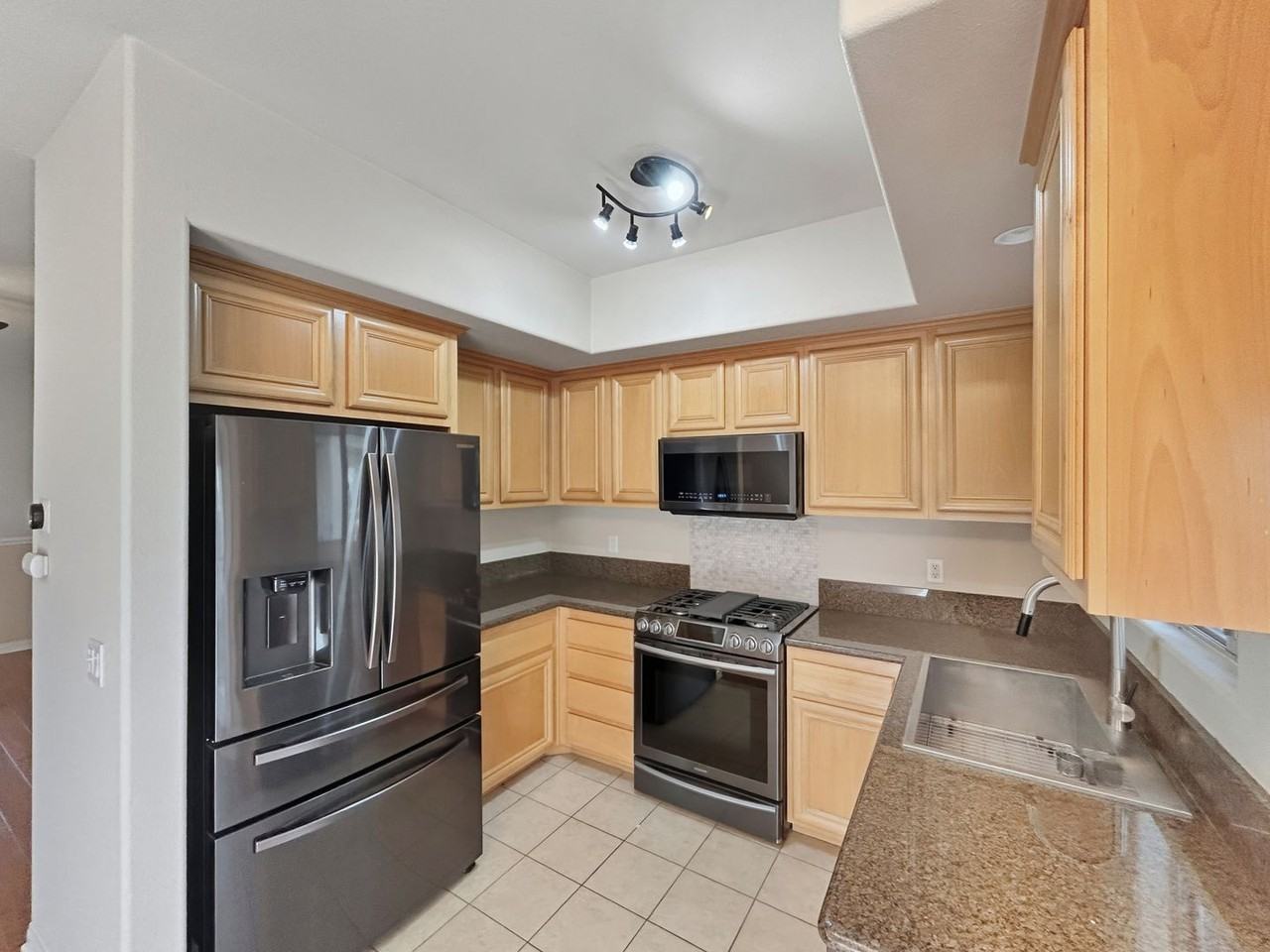 3938 Iowa St - Photo 2 of 22