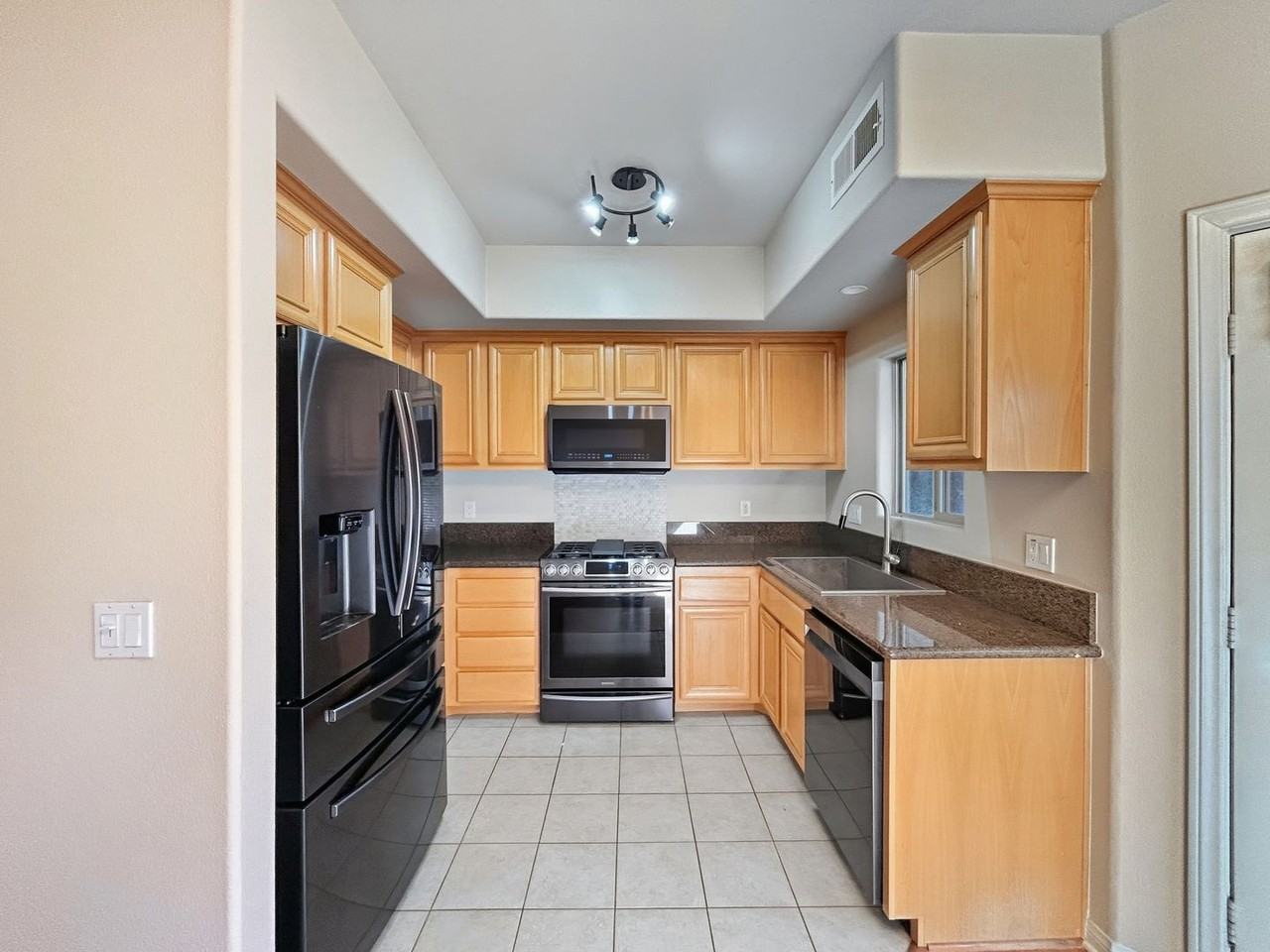 3938 Iowa St - Photo 3 of 22