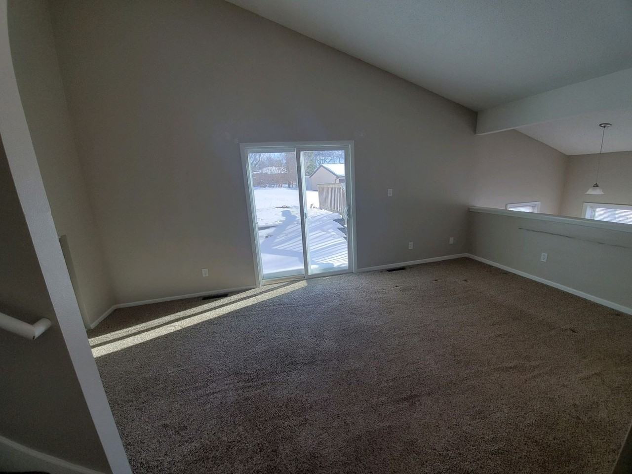 214 E Hughes Cir - Photo 5 of 19
