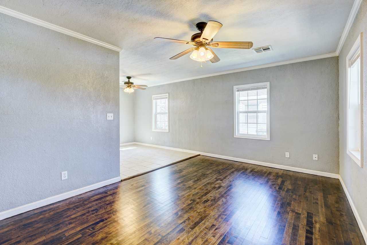 9705 N University Ave - Photo 5 of 26