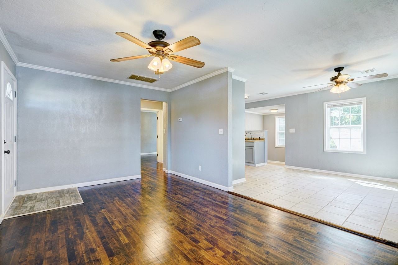 9705 N University Ave - Photo 6 of 26