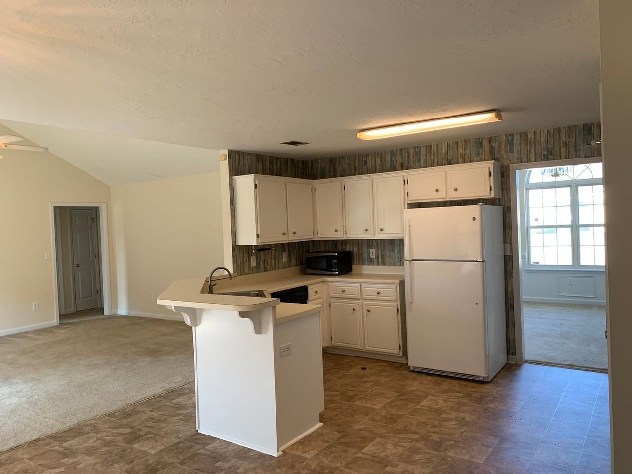 225 Taylor Cir - Photo 7 of 18
