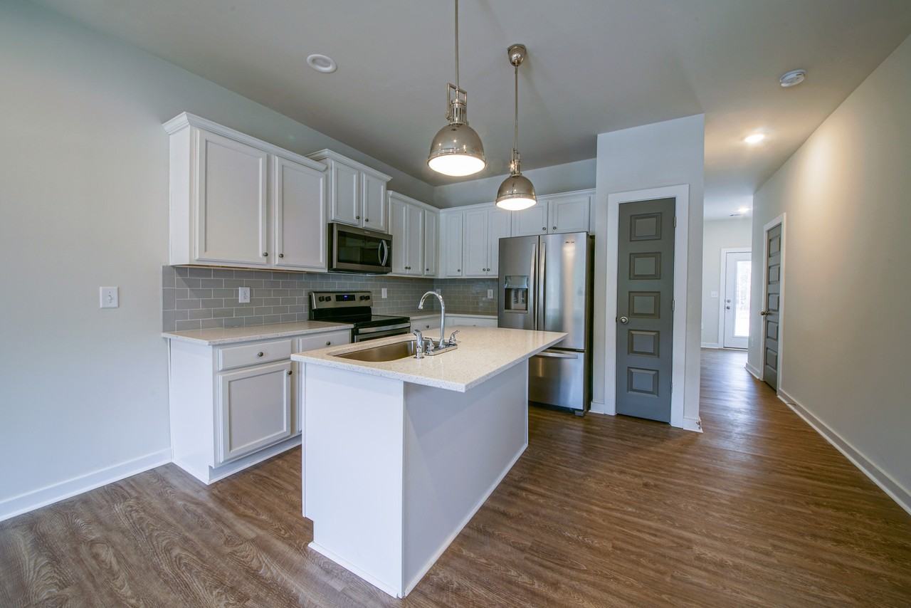 305 Lorien Way - Photo 2 of 13