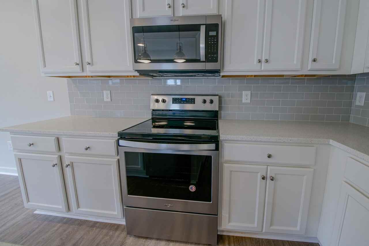 305 Lorien Way - Photo 3 of 13
