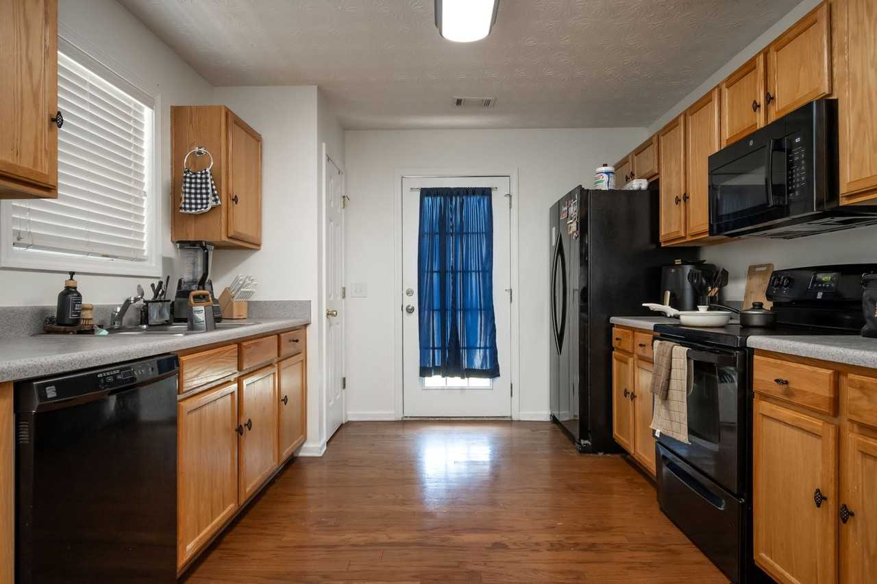 213 Sidney Lanier Ave - Photo 3 of 23