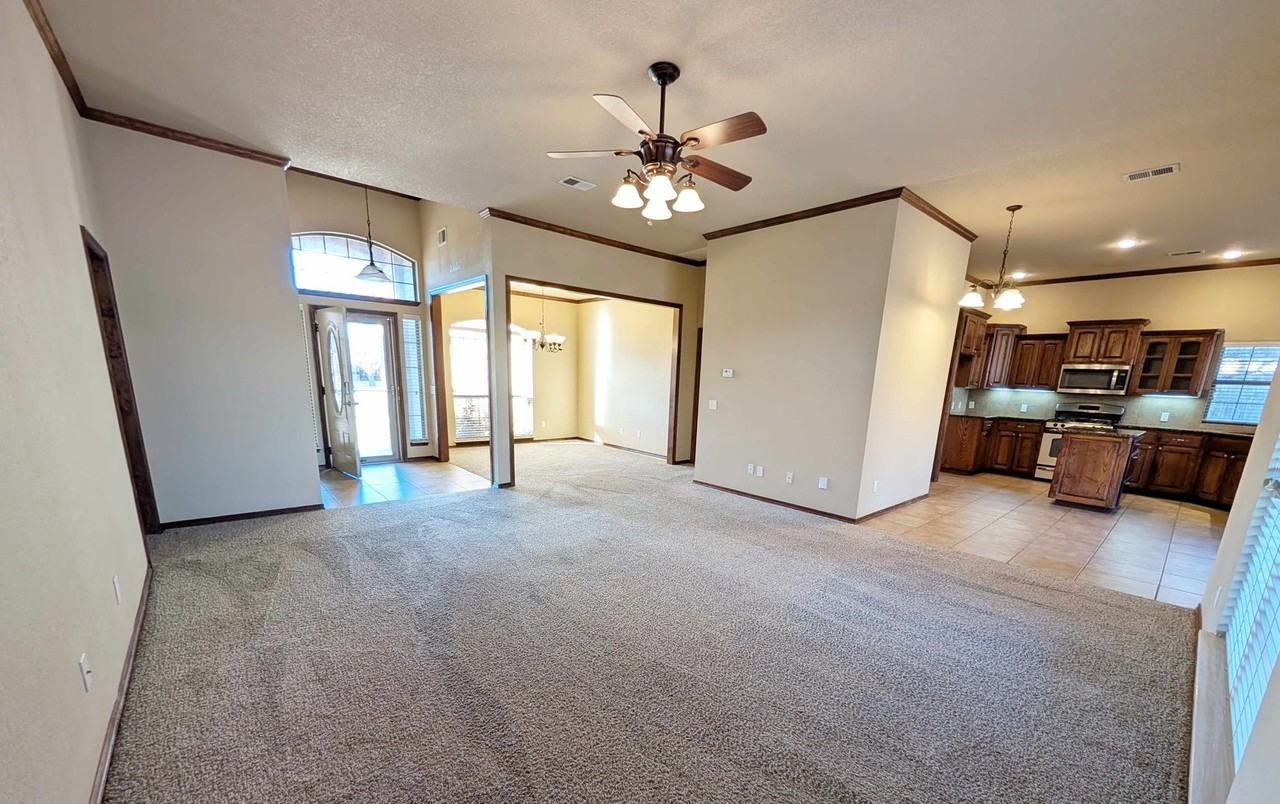 609 Sally Ct - Photo 3 of 26