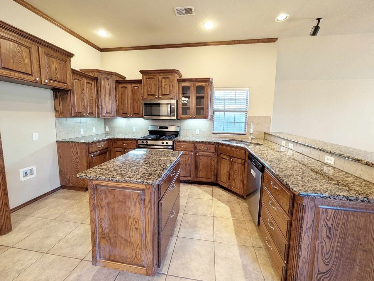 609 Sally Ct - Photo 5 of 26