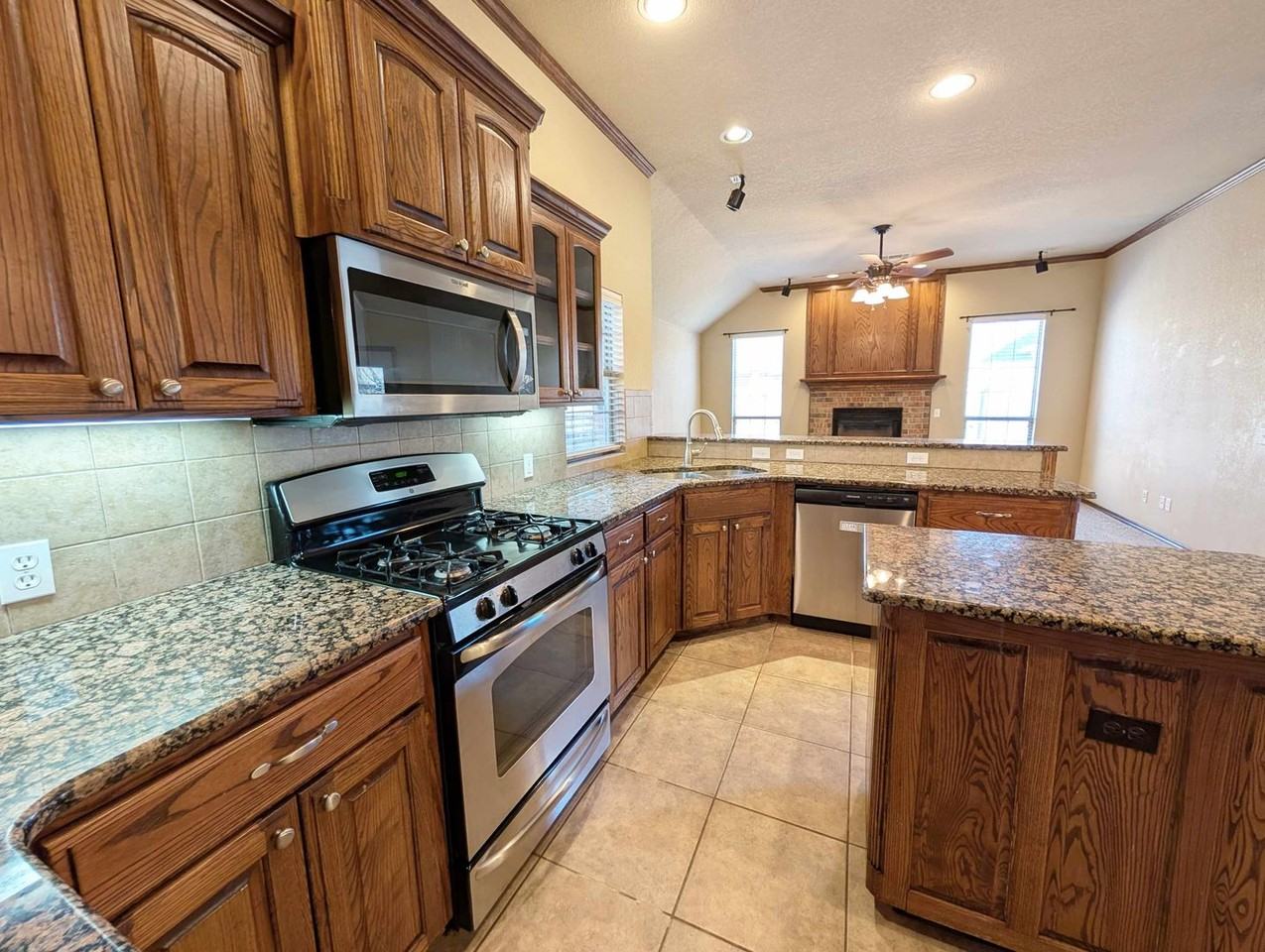 609 Sally Ct - Photo 6 of 26