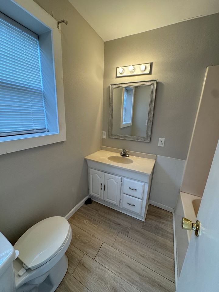 309 Francis St E - Photo 6 of 6