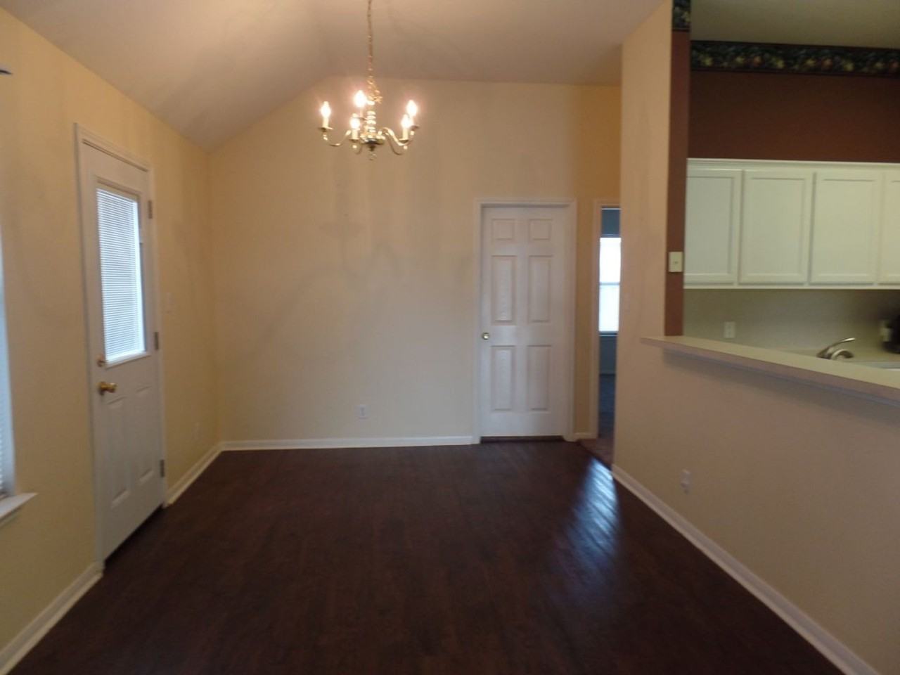 106 Providence Ct - Photo 3 of 11