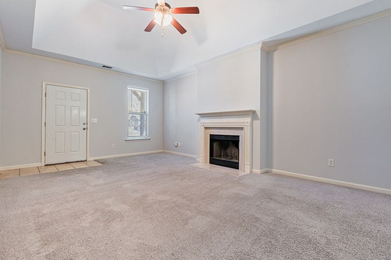 1097 Savannah Ln - Photo 2 of 16