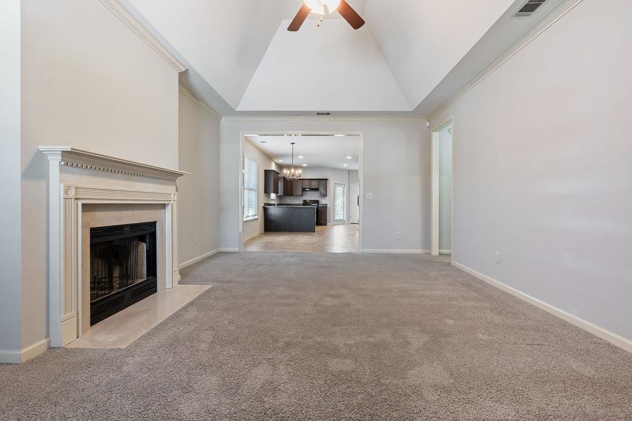 1097 Savannah Ln - Photo 3 of 16