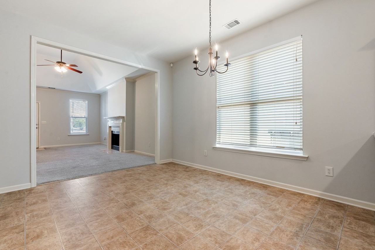 1097 Savannah Ln - Photo 4 of 16