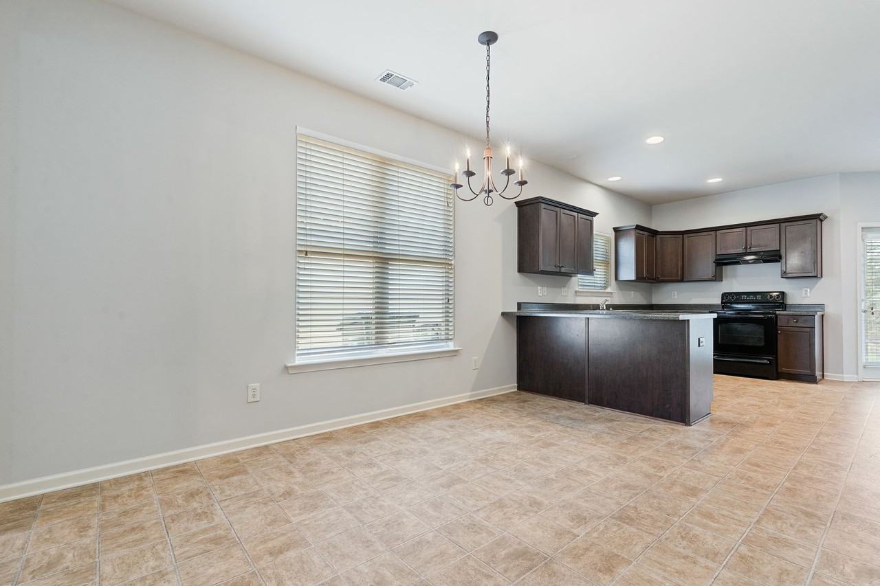 1097 Savannah Ln - Photo 5 of 16