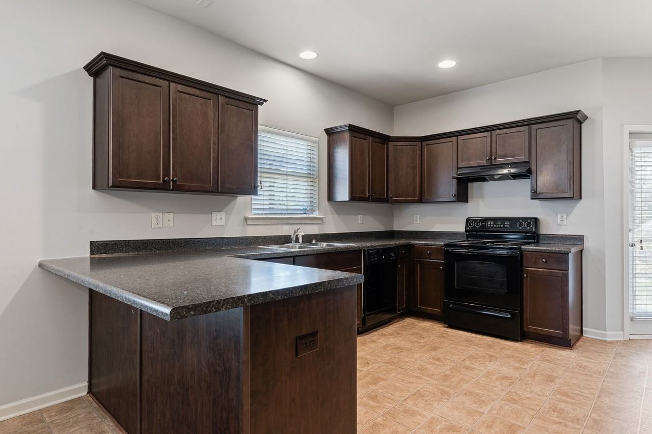 1097 Savannah Ln - Photo 6 of 16