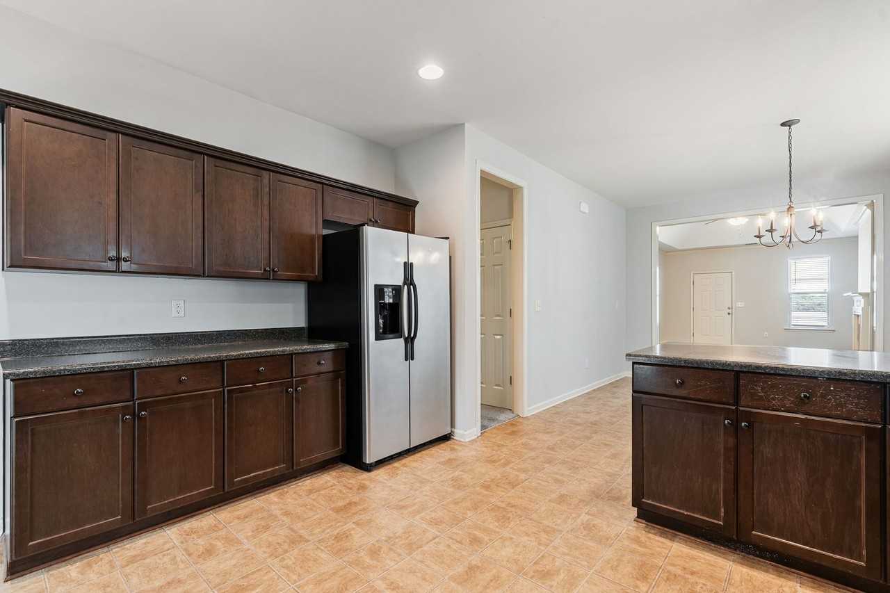 1097 Savannah Ln - Photo 7 of 16