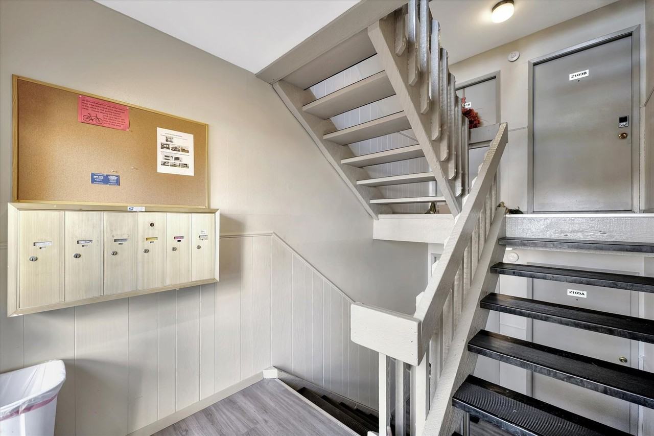 2109 Melrose Dr - Photo 4 of 29