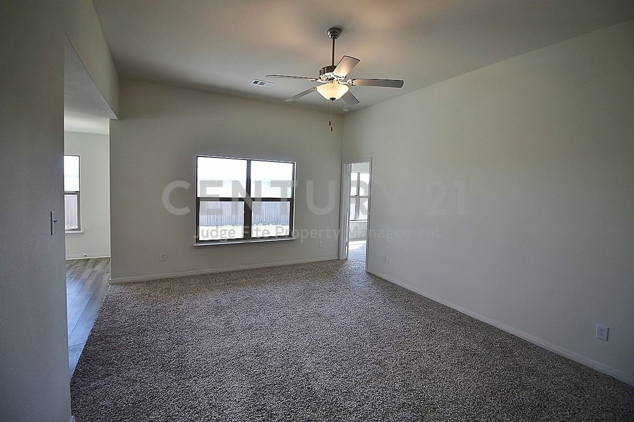 233 Liberty Ln - Photo 2 of 12