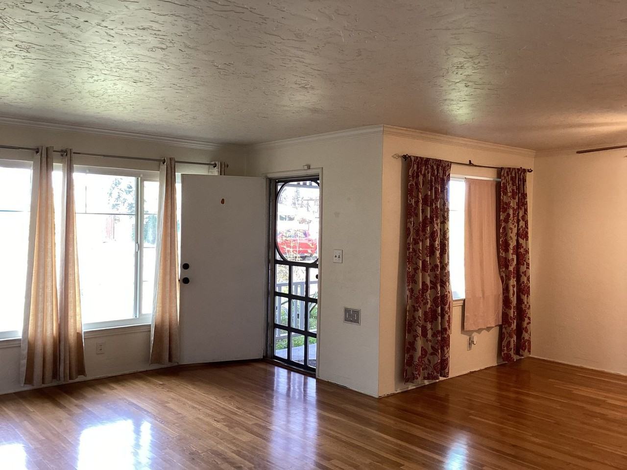 313 W Robinson Ave - Photo 4 of 22