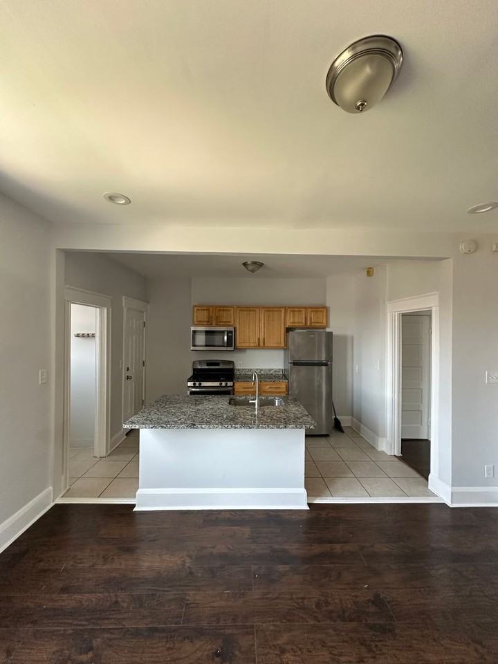 1726 E 31st St - Photo 3 of 25