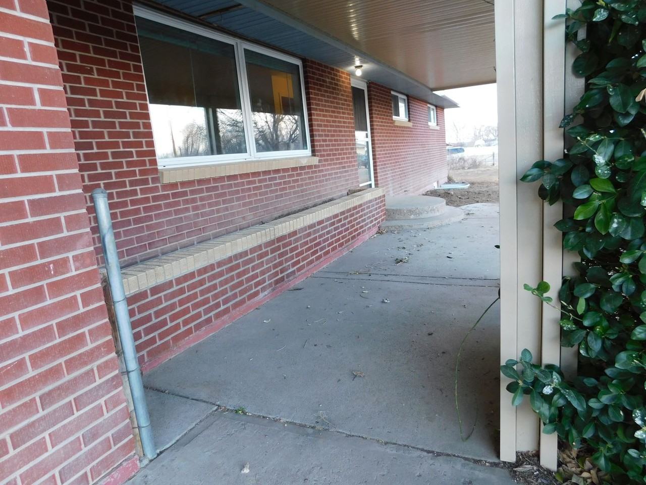 193 Thompson Rd - Photo 3 of 27