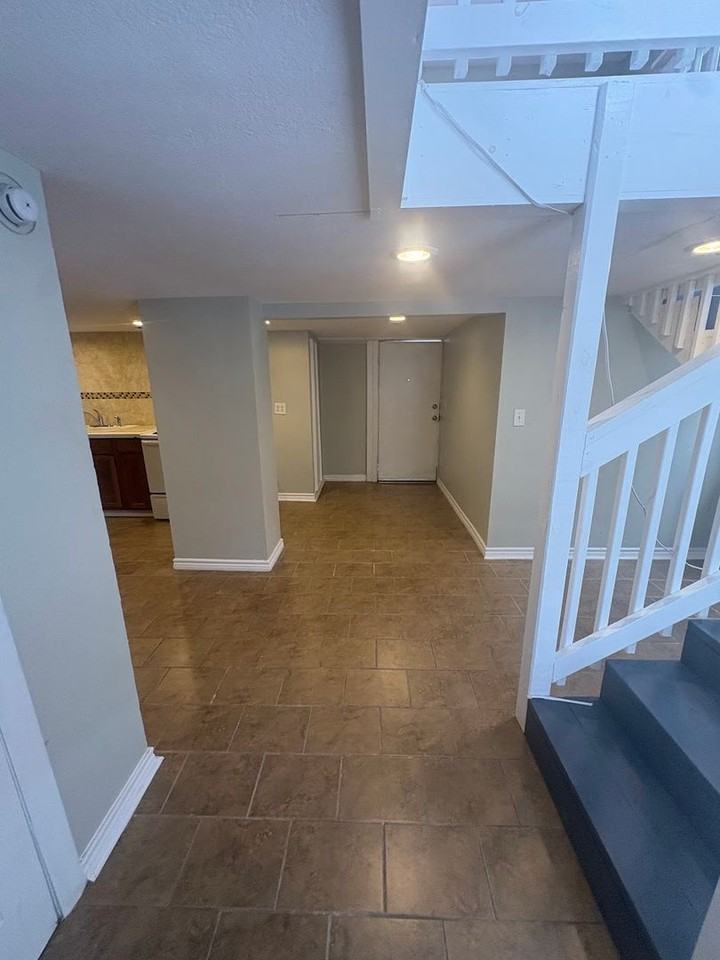 2205 33rd St Rear - Photo 2 of 10