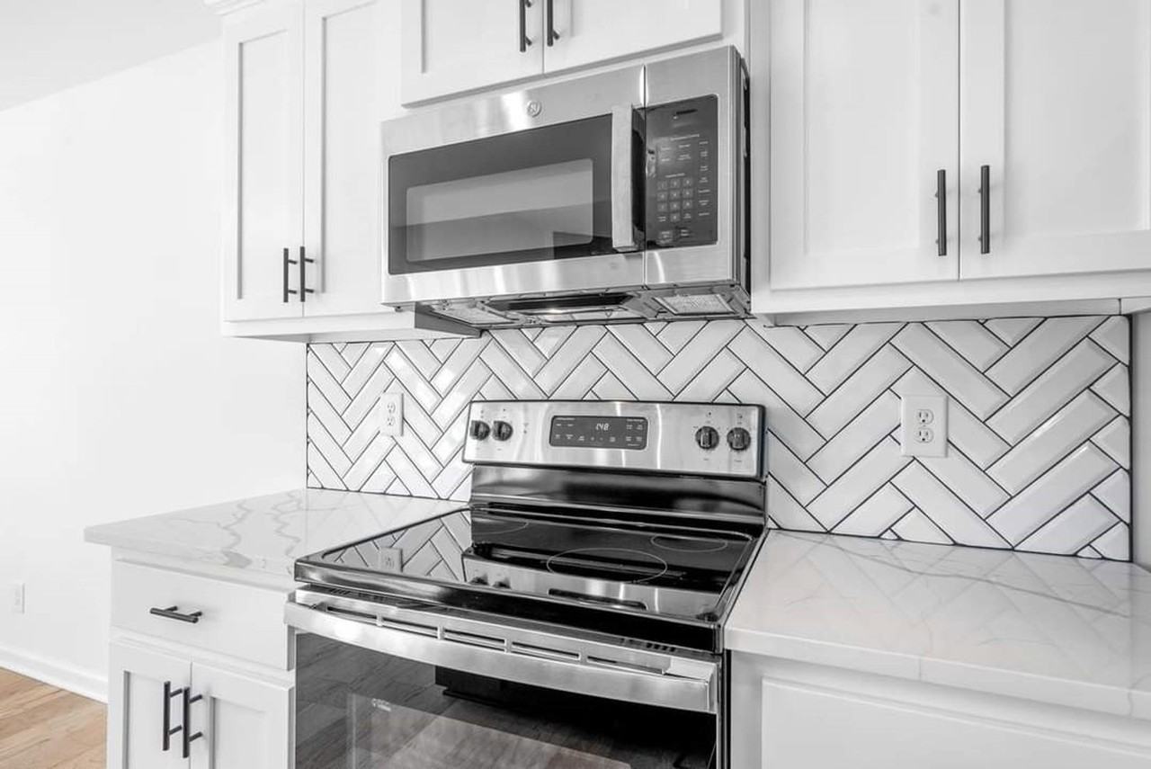 606 Crowder Ct - Photo 2 of 7