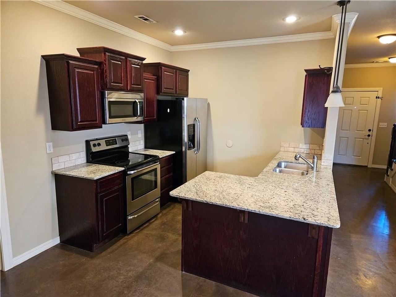 2652 N Valencia Ave - Photo 3 of 15