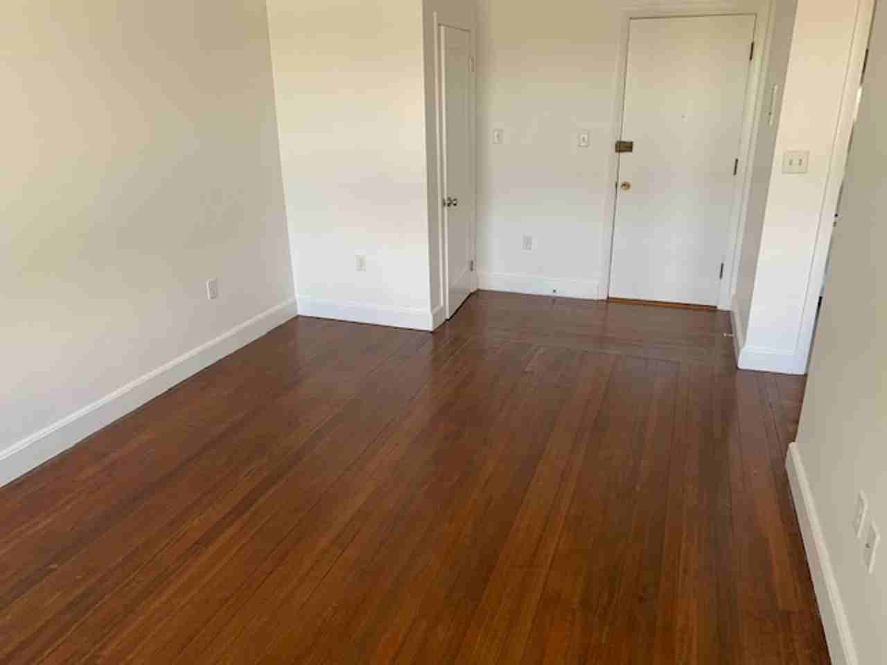 306 Tappan St - Photo 5 of 9