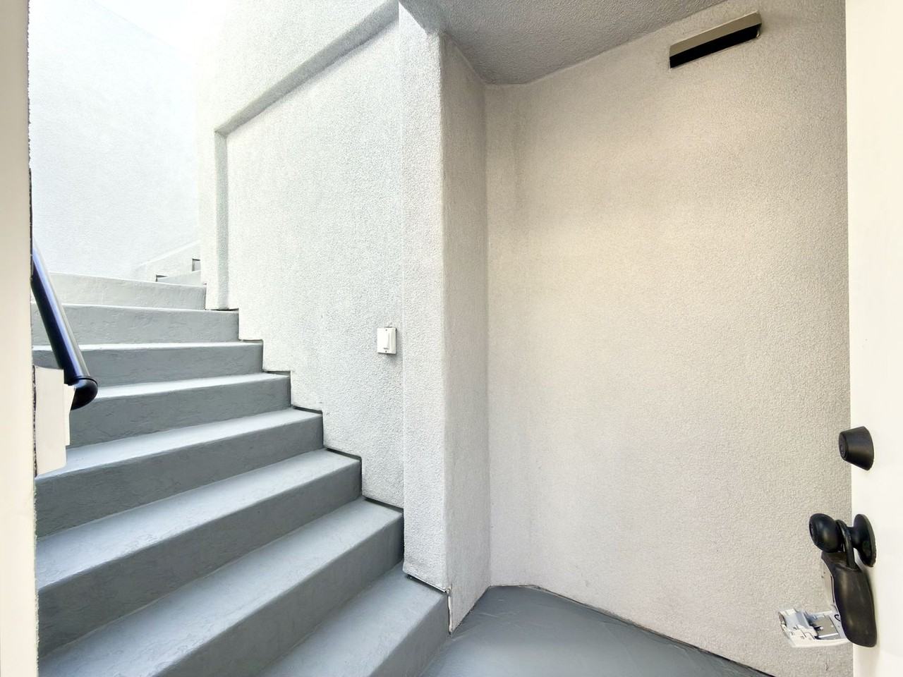 141 Chesterfield Dr - Photo 2 of 13